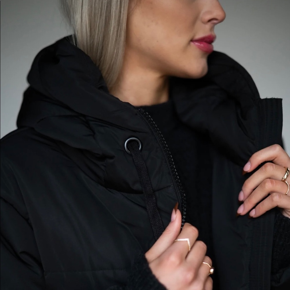 Oversized Black Puffer Jacket - Picture 3 of 8